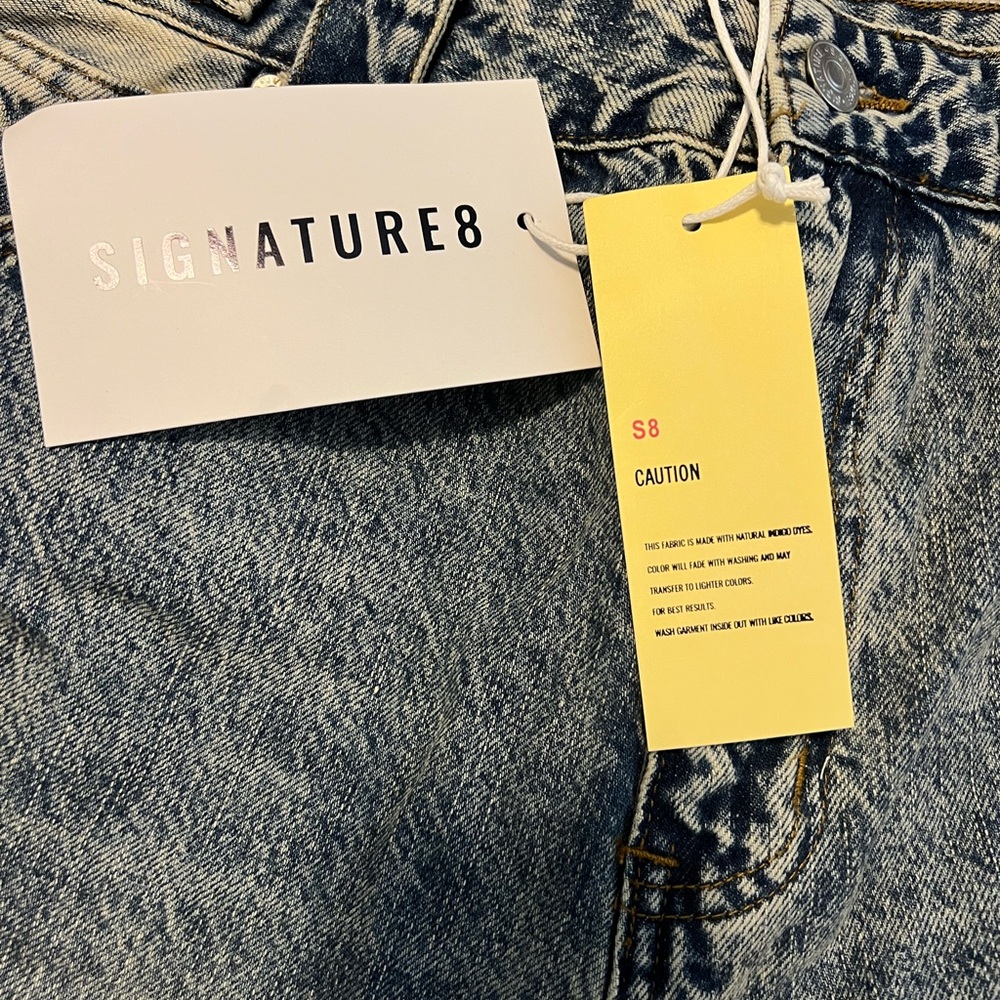 NWT Women’s size L barrel jean Signature8 - Picture 2 of 6